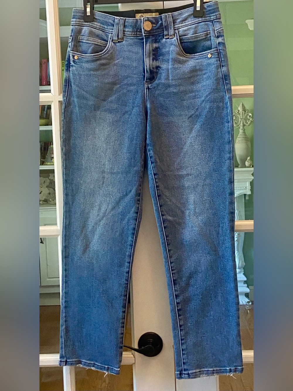 Democracy “Ab”technology Straight Leg Medium Wash Jeans Size 6